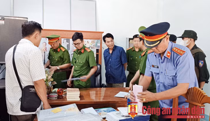 Cơ quan điều tra khám xét nơi ở của Đoàn Hữu Nghị.