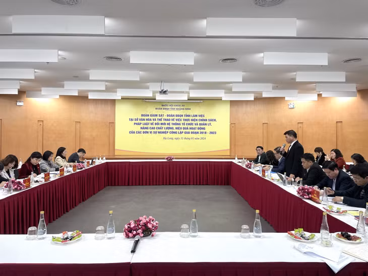 Quang cảnh buổi làm việc.