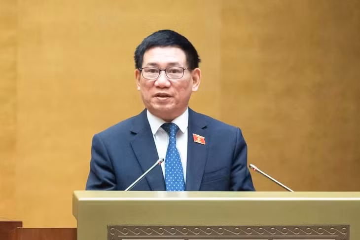 Bộ trưởng Bộ Tài chính Hồ Đức Phớc, thừa ủy quyền của Thủ tướng Chính phủ trình bày Tờ trình về dự thảo Nghị quyết về một số cơ chế, chính sách đặc thù. (Ảnh: CTV/Vietnam+)
