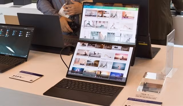 ZenBook Duo 2024. Ảnh: Expert Review