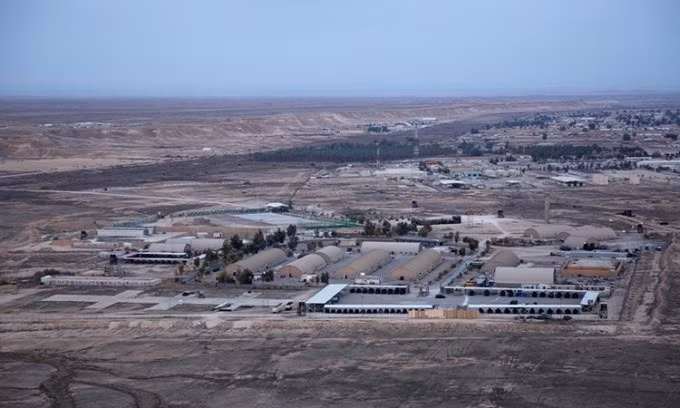 Căn cứ Al-Asad nhìn từ xa. Ảnh: AP