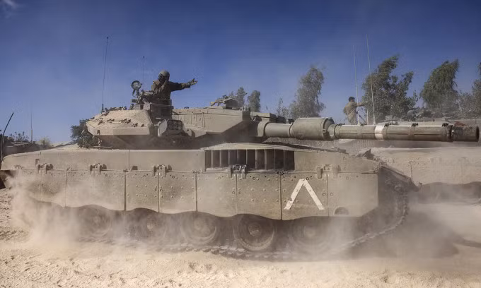 Xe tăng chủ lực Merkava của Israel gần Dải Gaza ngày 20/10. Ảnh: AFP