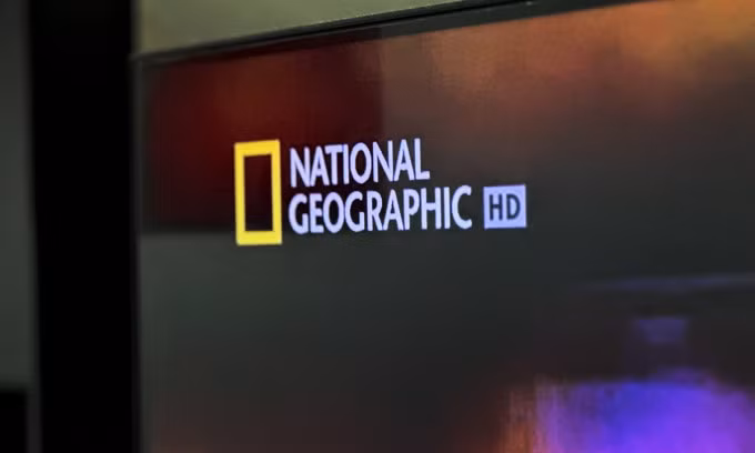 Logo kênh National Geographic HD trên một TV trước khi ngừng phát sóng tại Việt Nam. Ảnh: Lưu Quý