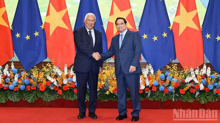 Thủ tướng Chính phủ Phạm Minh Chính và Chủ tịch Hội đồng châu Âu António Costa. (Ảnh: TRẦN HẢI)