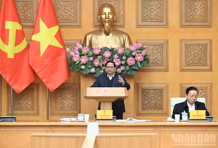 Thủ tướng Chính phủ Phạm Minh Chính chủ trì cuộc họp đánh giá tiến độ thực hiện "Chiến dịch Quang Trung". (Ảnh: TRẦN HẢI)