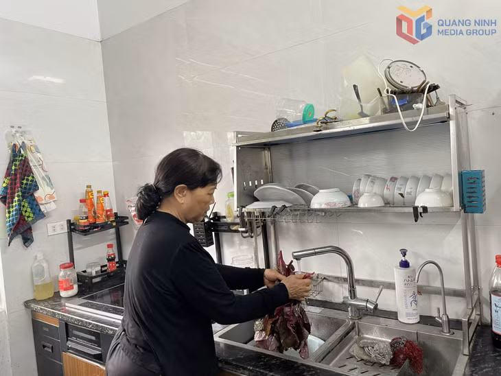 Gia đình ông bà Đào Văn Thắng, phường Hoàng Quế sử dụng nước sạch.
