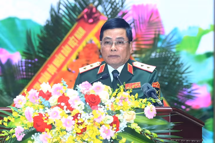 Trung tướng Trần Minh Đức, Chủ nhiệm Tổng cục Hậu cần- Kỹ thuật báo cáo tại buổi lễ. (Ảnh: ĐĂNG KHOA)