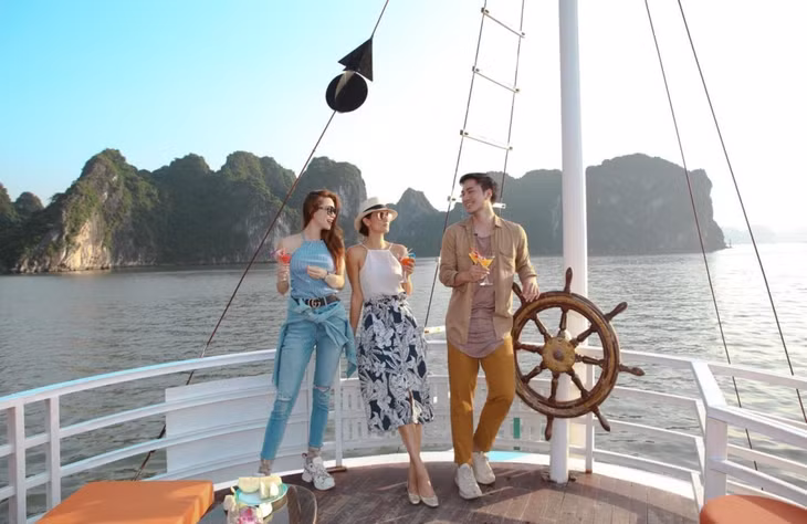 Du thuyền cao cấp trên Vịnh Hạ Long – trải nghiệm nghỉ dưỡng giữa thiên nhiên