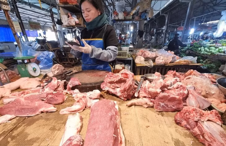 Giá thịt heo liên tục tăng từng ngày.