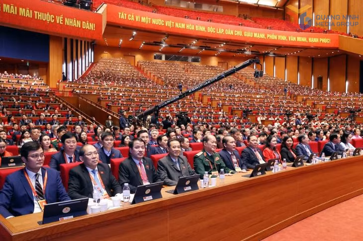 1.586 đại biểu dự phiên thảo luận tại hội trường về các văn kiện Đại hội.