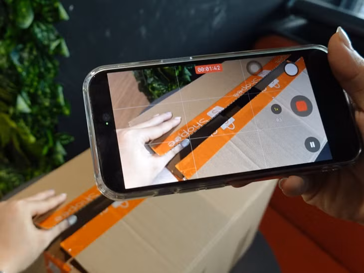 Video mở hàng là cơ sở để người dùng bảo vệ quyền lợi của mình khi mua hàng online. Ảnh: Shopee