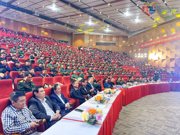 Lễ đón quân nhân hoàn thành nghĩa vụ quân sự trở về địa phương có sự tham gia của lãnh đạo Bộ CHQS tỉnh, Ban Chỉ huy phòng thủ khu vực 4 - Hạ Long và cấp ủy Đảng, chính quyền các địa phương.