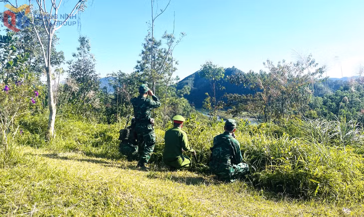Đồn biên phòng Bắc Sơn phối hợp với Công an xã Hải Sơn tăng cường tuần tra phòng chống tội phạm trên tuyến biên giới.