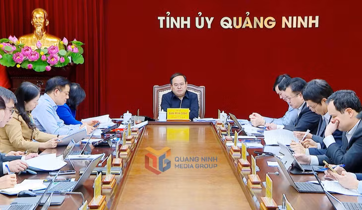 Đồng chí Quản Minh Cường, Bí thư Tỉnh ủy, Trưởng Đoàn ĐBQH tỉnh, chủ trì và kết luận hội nghị giao ban Thường trực Tỉnh ủy.