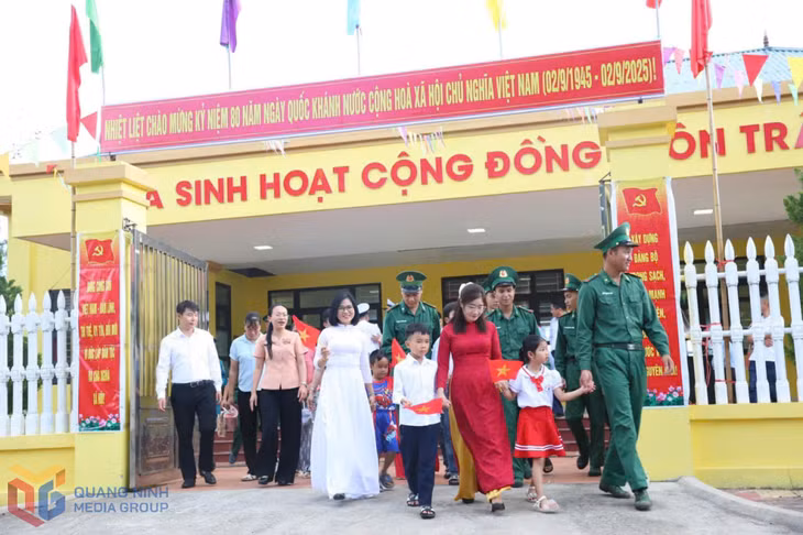 Lãnh đạo đặc khu Cô Tô thăm quân-dân, học sinh đảo Trần nhân kỷ niệm 80 năm Ngày Quốc khánh nước CHXHCN Việt Nam