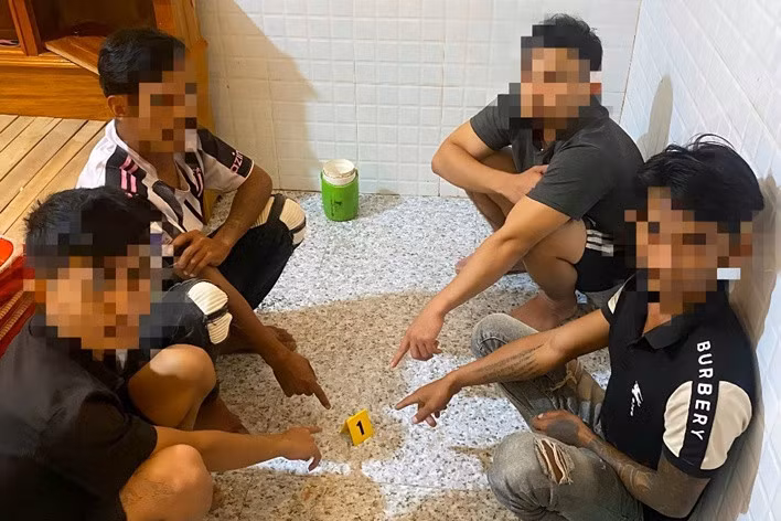 4 đối tượng sử dụng trái phép chất ma túy bị Công an xã Lai Hòa (TP Cần Thơ) phát hiện ngày 31.12.2025. Ảnh: Công an TP Cần Thơ