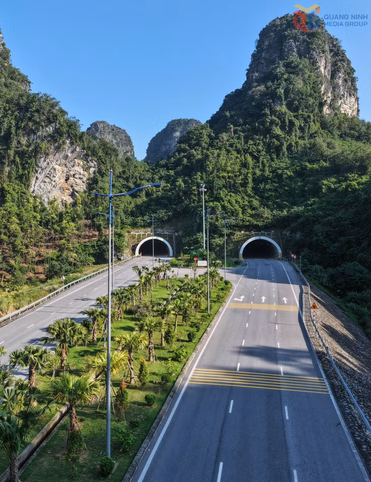 Tuyến đường sở hữu 2 hầm đường bộ xuyên núi đá dài 235 mét được đầu tư đồng bộ, hiện đại.
