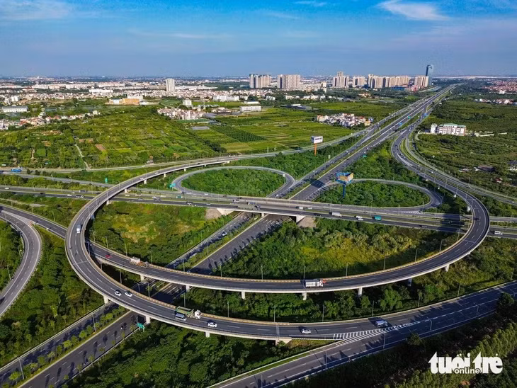 Nút giao đầu tuyến cao tốc Hà Nội - Hải Phòng - Ảnh: HỒNG QUANG