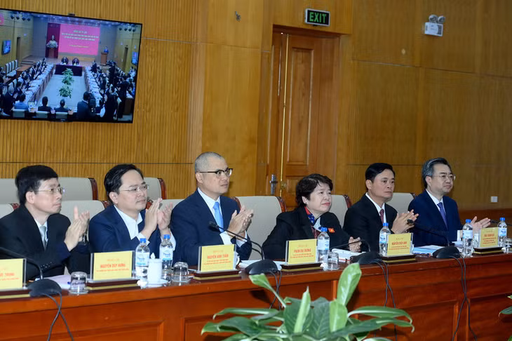 Các đồng chí lãnh đạo Ban Chính sách, chiến lược Trung ương tham dự cuộc làm việc. (Ảnh: ĐĂNG KHOA)