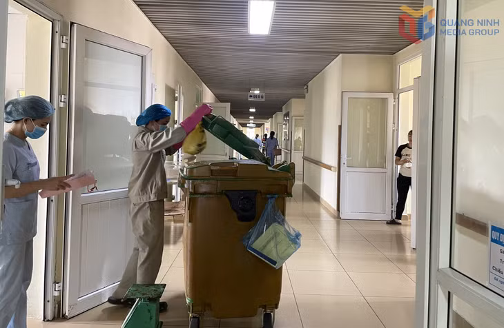 Thu gom rác thải y tế tai Bệnh viện Việt Nam - Thuỵ Điển Uông Bí.