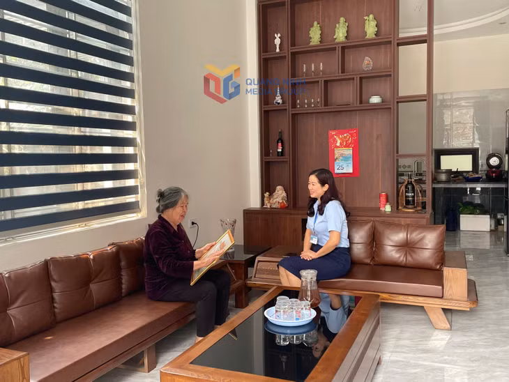 Căn nhà mới khang trang của bà Đặng Thị Gái (vợ liệt sĩ) khu Hồng Hà 3, phường Hạ Long.