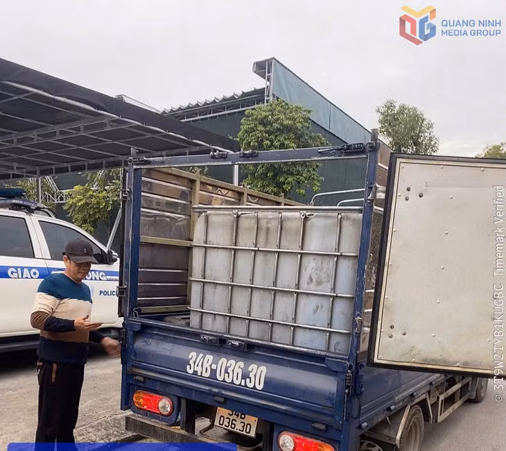 Đội CSGT Đường bộ số 1, Phòng CSGT bắt giữ đối tượng vận chuyển 3.000 lít dầu diezen không rõ nguồn gốc xuất xứ.