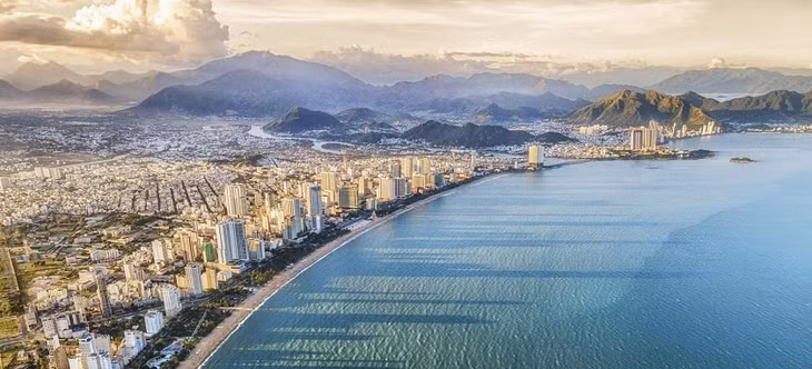 Đường Trần Phú được xem là biểu tượng của Nha Trang phồn vinh.