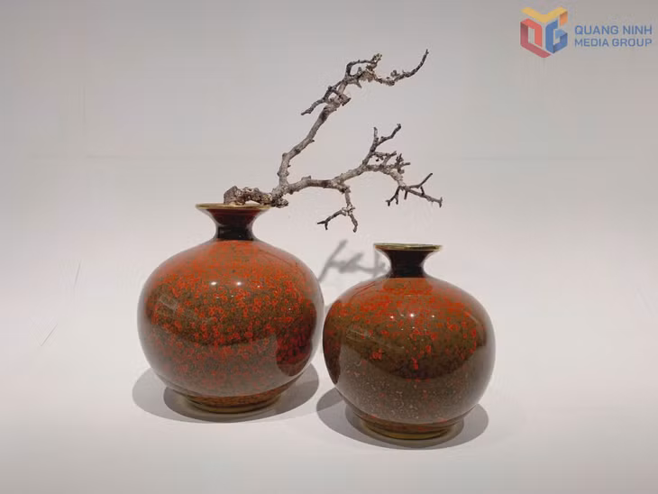 Bình hút lộc của Chi nhánh Công ty TNHH Gốm sứ Quang Vinh. 