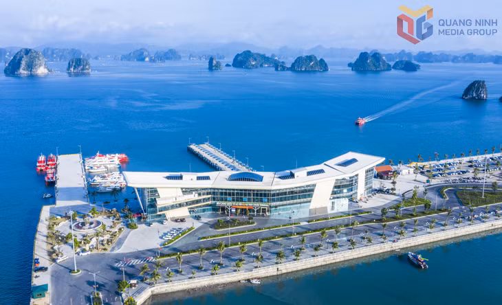 Từ bến cảng này, các tuyến du lịch vịnh Bái Tử Long kết nối với vịnh Hạ Long được xây dựng nhằm tăng không gian kết nối du lịch.