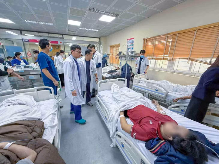 15 người nhập viện, nhiều ca ngộ độc khí nguy kịch do cháy nhà trọ. Ảnh: BVCC