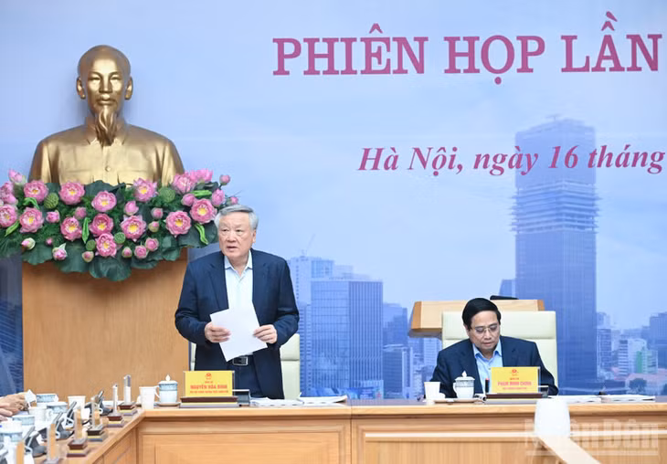 Phó Thủ tướng Thường trực Chính phủ Nguyễn Hòa Bình phát biểu ý kiến tại phiên họp. (Ảnh: Trần Hải)