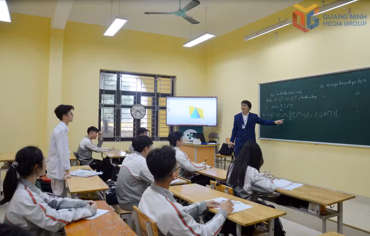 Tiết học của thầy và trò Trường THPT Cẩm Phả.