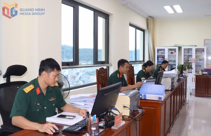 Cán bộ chiến sĩ LLVT tỉnh thường xuyên chia sẻ, bình luận lan toả thông tin chính thống, tích cực trên mạng xã hội.