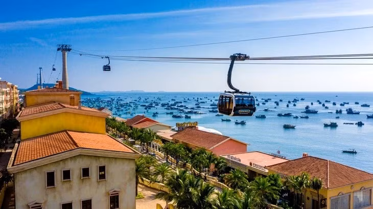 Cáp treo Hòn Thơm - cáp treo vượt biển dài nhất Việt Nam - sẽ giúp khách du lịch ngắm nhìn trọn vẹn cảnh đẹp biển đảo Phú Quốc - Ảnh: Hội Đầu tư phát triển du lịch Phú Quốc