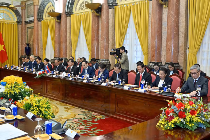 Các đại biểu Lào tại cuộc hội kiến. (Ảnh: THỦY NGUYÊN)
