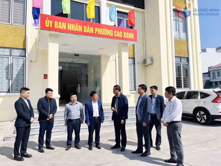 Đồng chí Phó Chủ tịch Thường trực UBND tỉnh yêu cầu phường Cao Xanh phải thành lập Ban giám sát cộng đồng, có trách nhiệm tiếp nhận thông tin liên quan đến hợp đồng góp vốn của các hộ.