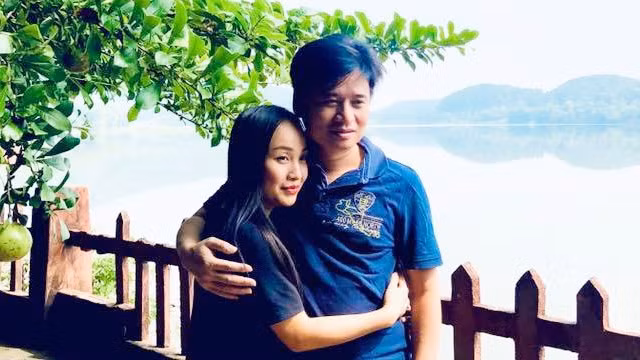 NSND Tấn Minh và vợ là NSND Thu Huyền đã gắn bó hơn 20 năm. Ảnh: NVCC