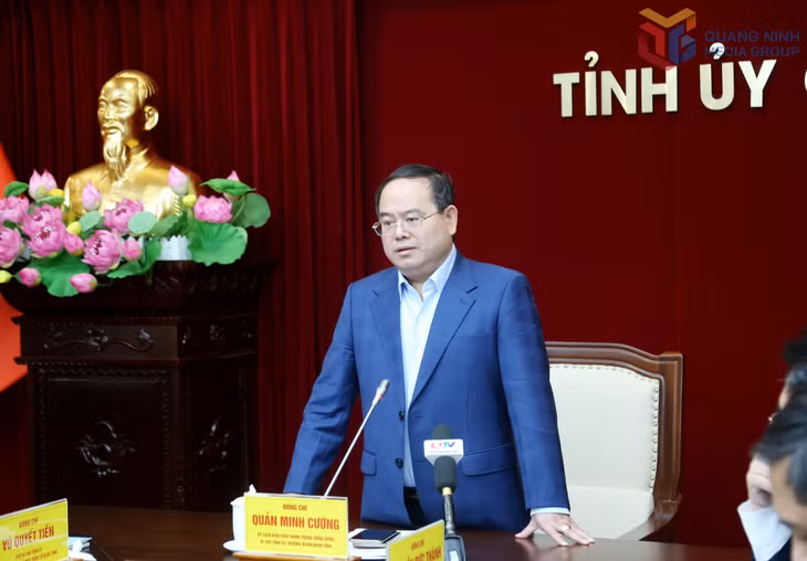 Đồng chí Quản Minh Cường, Ủy viên Trung ương Đảng, Bí thư Tỉnh ủy, Trưởng Đoàn ĐBQH tỉnh phát biểu chỉ đạo tại buổi làm việc.
