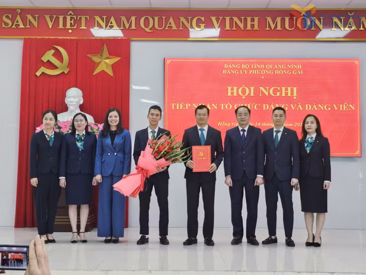 Đảng ủy phường Hồng Gai công bố quyết định chỉ định nhân sự Đảng bộ BIDV Chi nhánh Quảng Ninh.