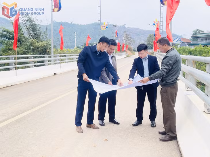 Cây cầu mới được xây dựng tại thôn Làng Dạ, xã Kỳ Thượng đáp ứng nhu cầu đi lại của nhân dân.
