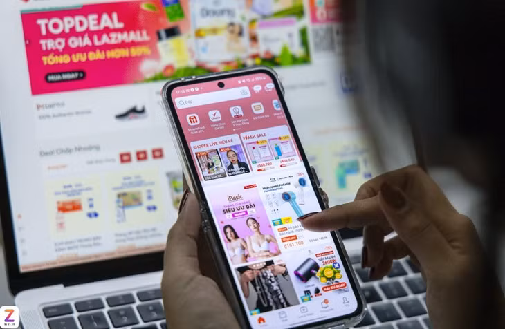 Các sàn thương mại điện tử thường bắt đầu sale từ rất sớm. Ảnh: Phương Lâm.