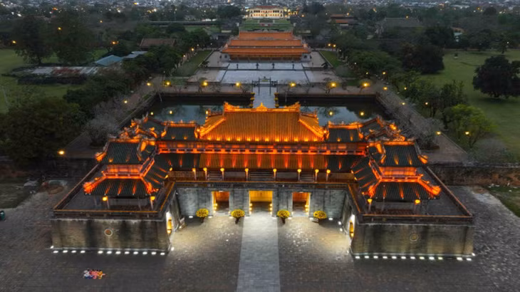 Vẻ đẹp của Đại Nội - trái tim Cố đô Huế về đêm. Đây là điểm đến được đông đảo du khách Australia nói riêng và du khách trên toàn cầu nói chung yêu thích. (Ảnh: TTXVN)