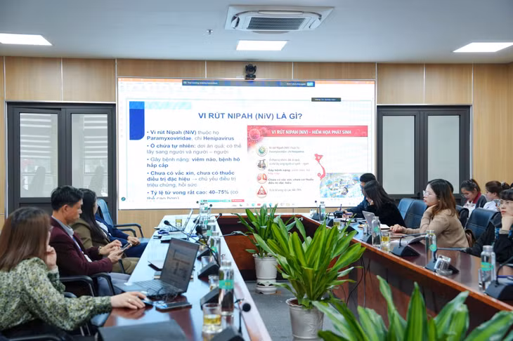 Đội ngũ cán bộ y tế các tuyến được cập nhật kịp thời tình hình dịch bệnh. Ảnh: CDC Quảng Ninh.