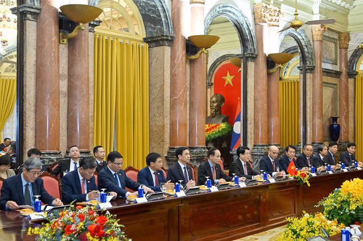 Các đại biểu Việt Nam tại cuộc hội kiến (Ảnh THỦY NGUYÊN)