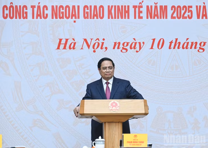 Thủ tướng Chính phủ Phạm Minh Chính phát biểu ý kiến chỉ đạo Hội nghị với các Đại sứ, Trưởng Cơ quan đại diện Việt Nam ở nước ngoài về tổng kết công tác ngoại giao kinh tế năm 2025 và kế hoạch triển khai nhiệm vụ năm 2026. (Ảnh: TRẦN HẢI)