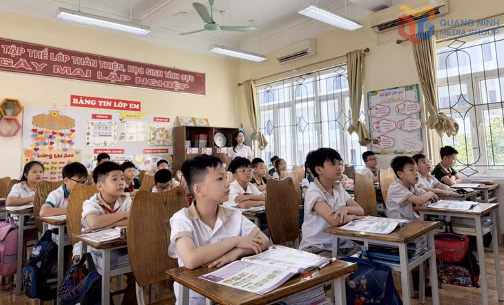 Một giờ học của học sinh Trường TH-THCS-THPT Văn Lang (phường Hồng Gai).