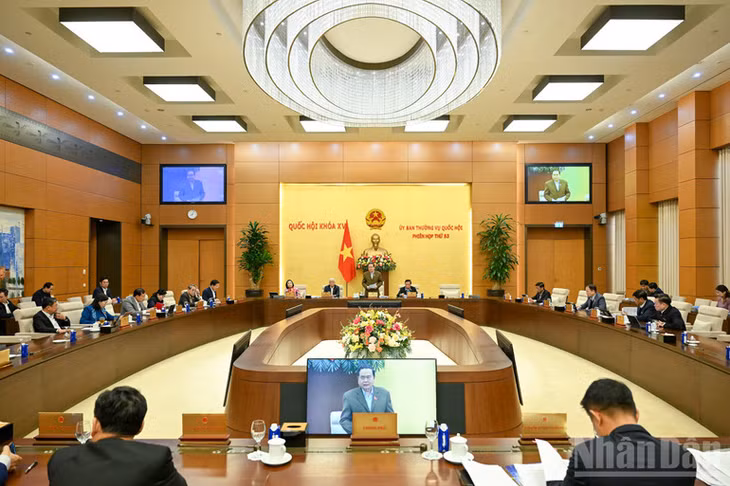 Quang cảnh phiên họp sáng 12/1. (Ảnh: DUY LINH)