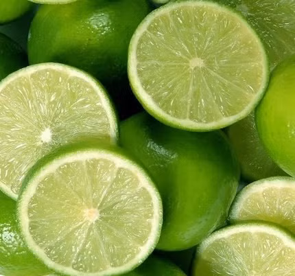 Việc lạm dụng nước chanh có thể làm mất đi công dụng thư giãn, bổ sung vitamin C của loại trái cây quen thuộc này. Ảnh: Kiều Vũ