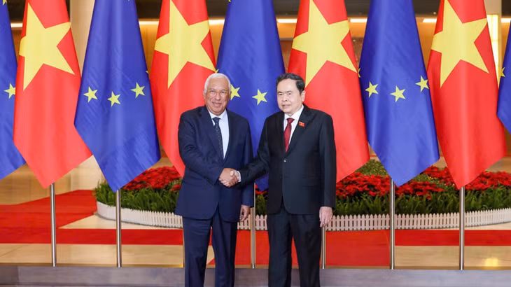 Chủ tịch Quốc hội Trần Thanh Mẫn và Chủ tịch Hội đồng châu Âu Antonio Costa. (Ảnh: DUY LINH)