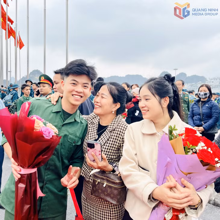 Niềm vui của các quân nhân trở về địa phương sau 2 năm được tham gia học tập, tu dưỡng, rèn luyện và phục vụ trong môi trường quân đội.